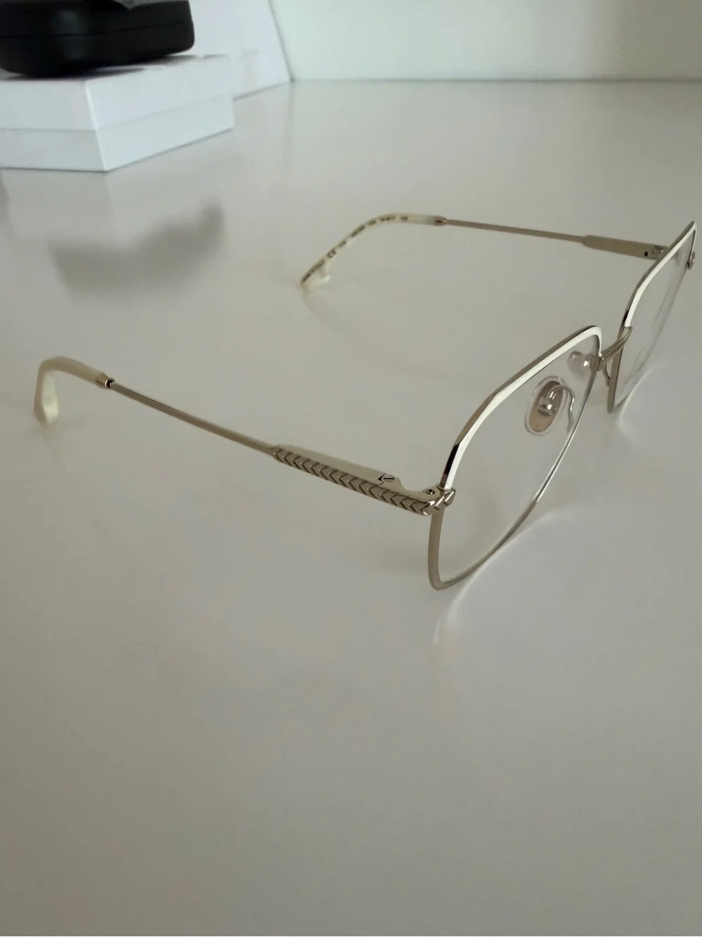 Victoria Beckham VB2108 Oversize Square Gold & White Chevron Glasses Full Set